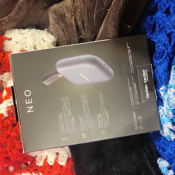 NEO Harman/Kardon Bluetooth speaker - Picture 3 of 4